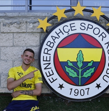 1689766116_Polonyali-futbolcu-Sebastian-Szymanski-Fenerbahce039ye-transfer-oldugu-icin-mutlu.jpg