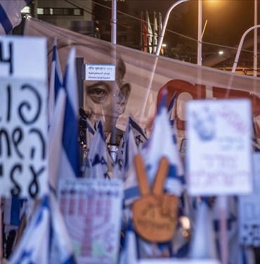 1690661250_Israil039de-yuz-binlerce-kisi-hukumetin-yargi-duzenlemesine-karsi-yine-sokaklara.jpg