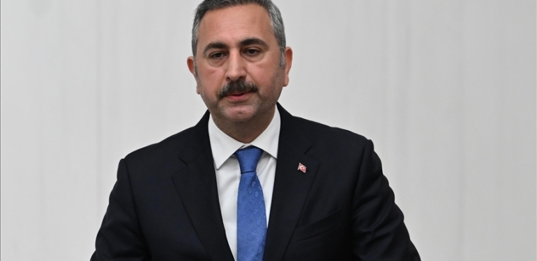 AK-Parti-Grup-Baskanvekili-Gul-BM039nin-kutsal-kitaplara-siddeti-kinayan.jpg