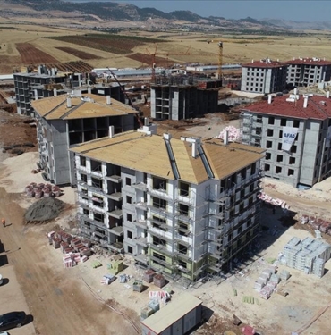 Adiyaman039da-kaba-insaati-biten-deprem-konutlarinda-dis-cephe-calismalarina-baslandi.jpg