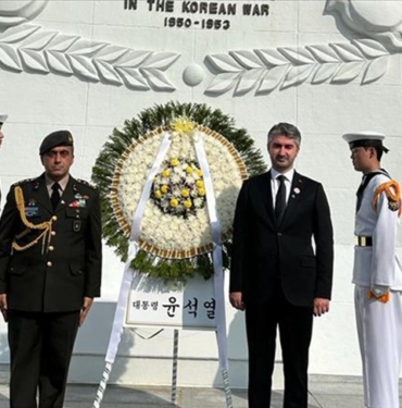 Aile-ve-Sosyal-Hizmetler-Bakan-Yardimcisi-Tarikdaroglu-Guney-Kore039de-Turk.jpg