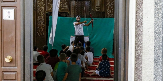 Antrenörler yaz Kur'an kursuna katılan çocukların sportif yeteneğini keşfediyor