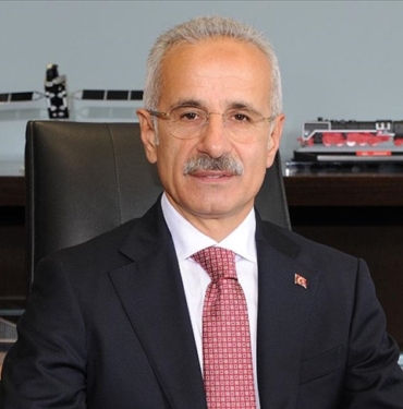 Bakan-Uraloglu-Genisbant-internet-abone-sayisi-916-milyona-ulasti.jpg