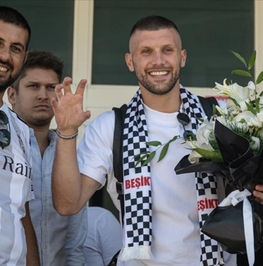 Besiktas-Ante-Rebic039in-transferi-icin-gorusmelerin-basladigini-acikladi.jpg