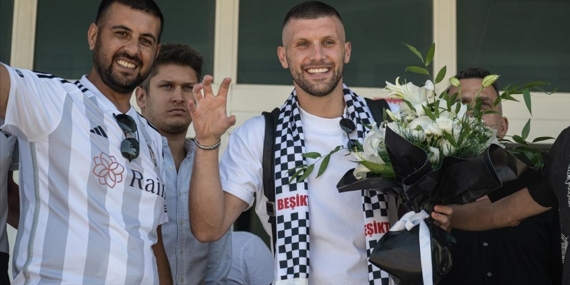 Beşiktaş, Ante Rebic'in transferi için görüşmelerin başladığını açıkladı