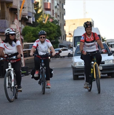 Bisiklet-tutkunu-3-kadin-farkindalik-icin-Guneydogu-turunda-pedal-ceviriyor.jpg