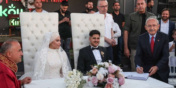 CHP Genel Başkanı Kılıçdaroğlu İstanbul'da nikah şahidi oldu