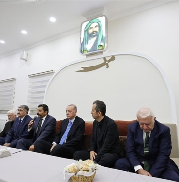 Cumhurbaskani-Erdogan-Pendik039teki-cemevinde-muharrem-ayi-iftarina-katildi.jpg