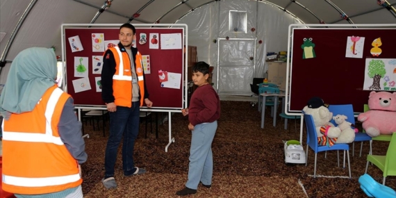 Deprem bölgesinde göreve devam edecek öğretmenlerin hizmet puanları artırılacak