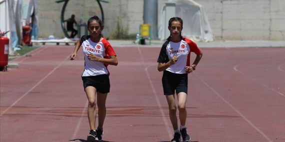 Depremzede atlet kızların milli forma gayreti