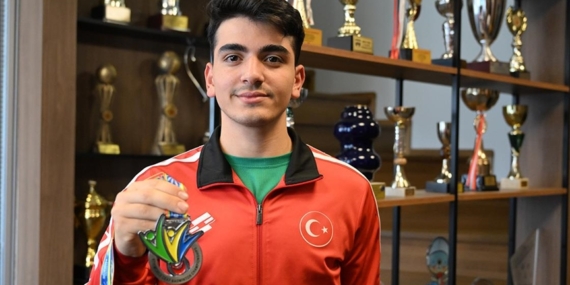 Dünya ikincisi badmintoncu Furkan Büyükgöze, gözünü Deaflimpik Oyunları'na çevirdi