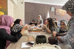 Elazigli-kadinlar-yaptiklari-el-isi-urunlerle-ev-ekonomisine-katki-sagliyor.jpg