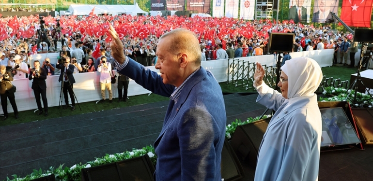 Emine-Erdogan-15-Temmuz-destani-gogsu-iman-dolu-bir-milletin.jpg