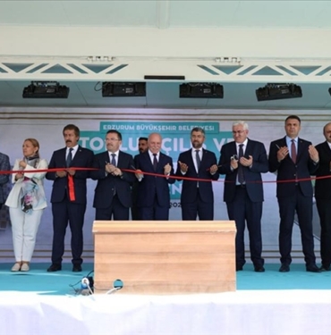 Erzurum039da-kentsel-donusum-kapsaminda-yapilan-konut-ve-is-yerleri-teslim.jpg