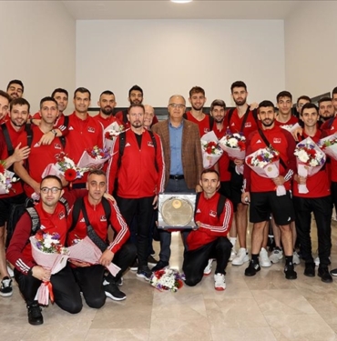 FIVB-Challenger-Kupasi-sampiyonu-A-Milli-Erkek-Voleybol-Takimi-yurda.jpg