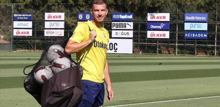 Fenerbahce039nin-kaptani-Dzeko-Fenerbahce-her-zaman-sampiyonluk-icin-oynar.jpg