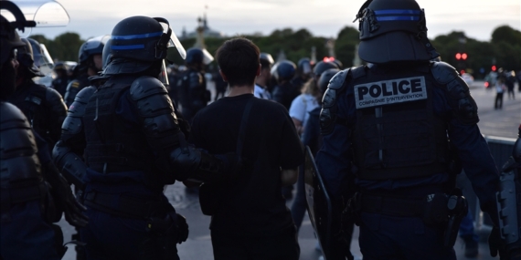 Fransa, Nael'i öldüren polisin ailesi için toplanan 1,6 milyon avroyu tartışıyor