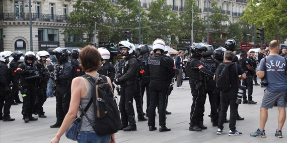 Fransa'da polis şiddetine karşı düzenlenmesi planlanan iki gösteri yasaklandı