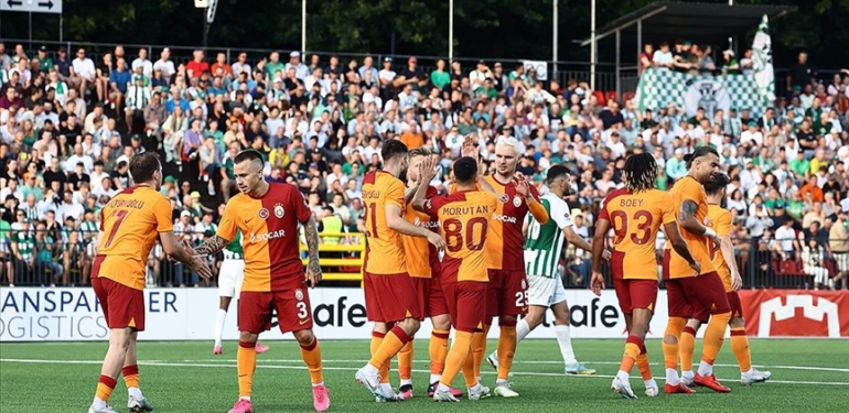 Galatasaray-turu-Istanbul039a-birakti.jpg