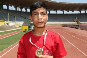 Gorme-engelli-atlet-Ali-Aslan039in-hayallerini-ay-yildizli-forma-susluyor.jpg
