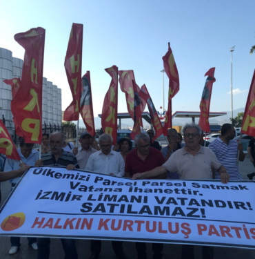 HKP-Alsancak-Limani039nin-satilmasini-protesto-etti-Vatana-ihanettir.jpeg