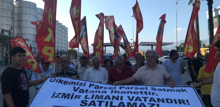 HKP-Alsancak-Limani039nin-satilmasini-protesto-etti-Vatana-ihanettir.jpeg