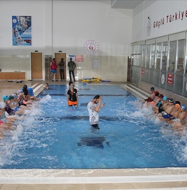 Hakkari039de-5-bin-cocuga-yuzme-egitimi-verilecek.jpg