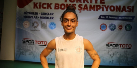 Hemşire Duygu kick boks kariyerini yenilgisiz sürdürüyor