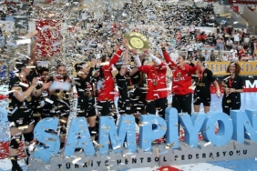 Hentbol-Kadinlar-Super-Lig039de-Kastamonu-Belediyespor-5-yildir-zirveyi-birakmadi.jpg