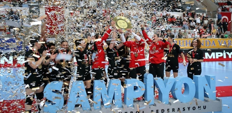 Hentbol-Kadinlar-Super-Lig039de-Kastamonu-Belediyespor-5-yildir-zirveyi-birakmadi.jpg