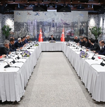 Is-dunyasi-temsilcileri-Dolmabahcedeki-Is-Dunyasi-Temsilcileri-ile-Istisare-Toplantisini.jpg