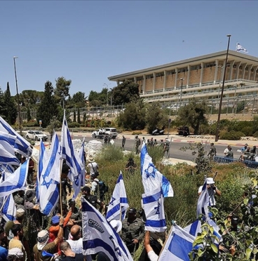 Israil-Meclisi-tartismali-yargi-duzenlemesine-iliskin-yasa-tasarisini-onayladi.jpg