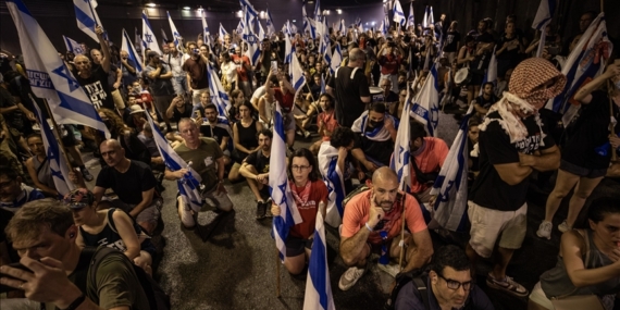 İsrail'de Netanyahu hükümetinin yargı düzenlemesine karşı yürütülen protestolar devam ediyor