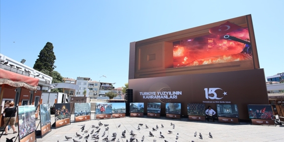 İstanbul'da kurulan ekranlarda, 15 Temmuz kahramanlarının hikayeleri anlatıldı