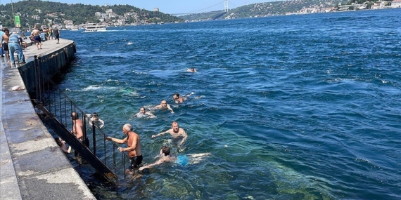 İstanbul'da serinlemek isteyenler sahil ve parkları tercih etti