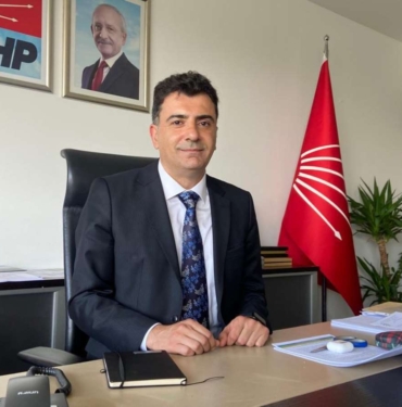 Iste-parti-devleti-fotografi-CHPli-Zeynel-Emre-Yargi-‘sarayin-bir.jpg