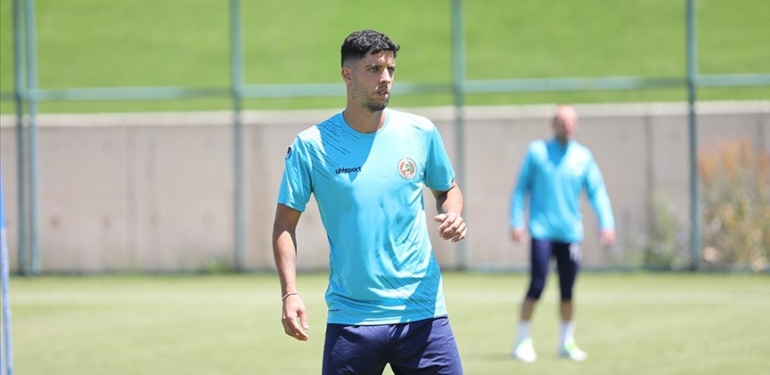Joao-Novais-yeniden-Alanyaspor039da-oldugu-icin-mutlu.jpg