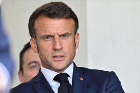 Macron-Isler-cigirindan-ciktiginda-sosyal-medya-aglarina-erisimi-kesebilecek-konumda.jpg