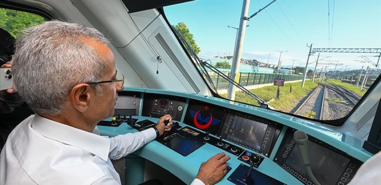 Milli-Hizli-Treni-yolcu-tasimaciligina-2025te-kazandirmayi-hedefliyoruz.jpg