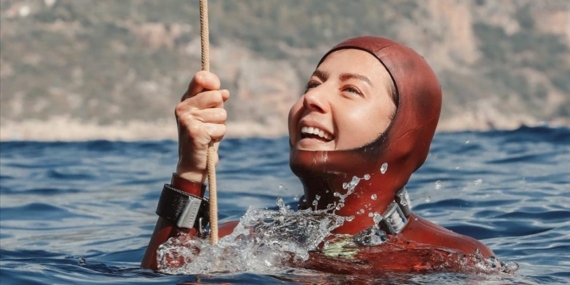 Milli sporcu Birgül Erken, Bahamalar'da 100 metreye dalarak tarihe geçmek istiyor
