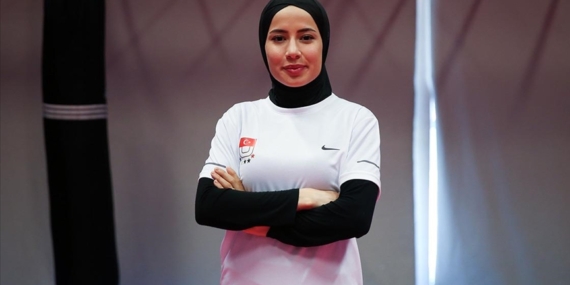 Milli sporcu Hayriye, 22. altın madalyası için ter döküyor