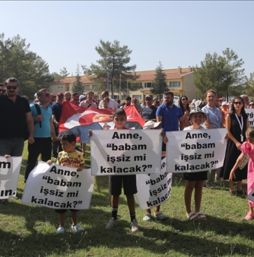 Mugla039da-termik-santral-calisanlari-aileleriyle-basin-aciklamasi-yapti.jpg