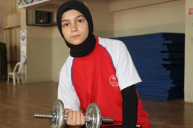 Ogretmeni-yetenegini-fark-ederek-bilek-guresine-yonlendirdi-Turkiye-sampiyonu-oldu.jpg