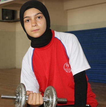 Ogretmeni-yetenegini-fark-ederek-bilek-guresine-yonlendirdi-Turkiye-sampiyonu-oldu.jpg