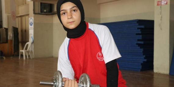 Öğretmeni yeteneğini fark ederek bilek güreşine yönlendirdi, Türkiye şampiyonu oldu