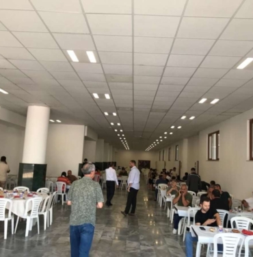 Olen-menzil-seyhi-icin-camide-yemek.jpg