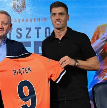 RAMS-Basaksehir-Polonyali-futbolcu-Piatek-ile-3-yillik-sozlesme-imzaladi.jpg