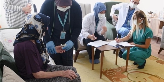 Sağlık Bakanı Koca: "YAŞAM"ın yeni bir pilot uygulaması Antalya'da başladı