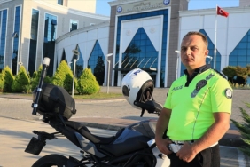 Samsun039da-motosikletli-gence-nasihatte-bulunan-trafik-polisi-Yildirim-o-anlari.jpg