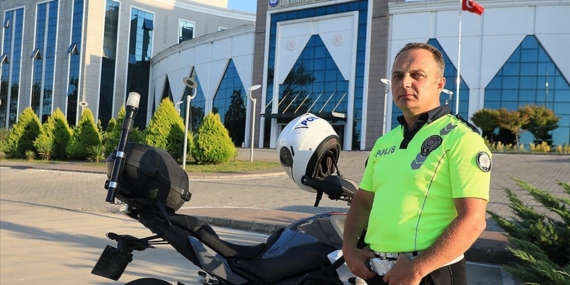 Samsun'da motosikletli gence nasihatte bulunan trafik polisi Yıldırım, o anları anlattı